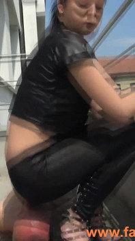 Bingkap duduk muka pada Loggia