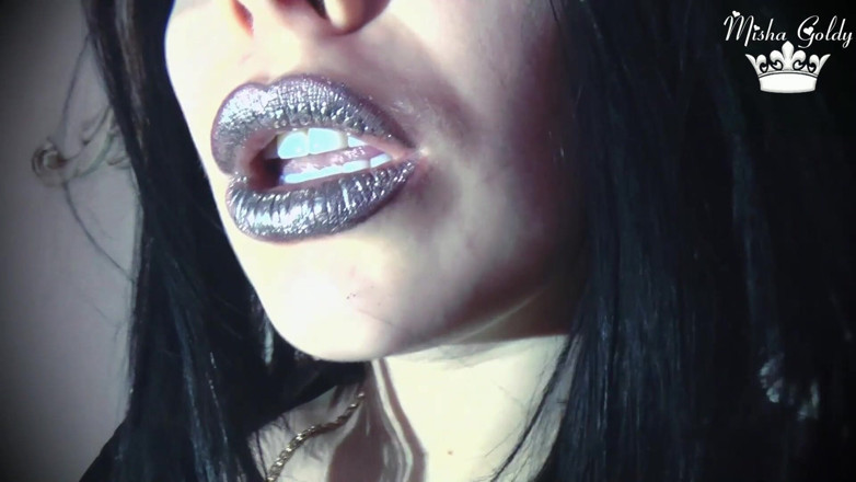 Goddess Misha Goldy: Pemujaan lipstik metal baru