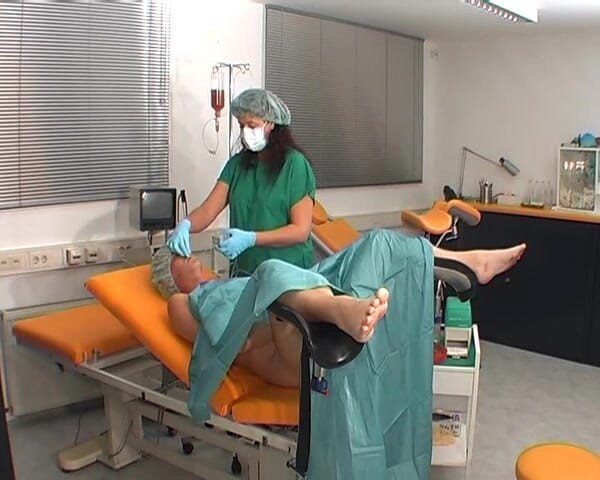 Rubber & Clinic Studio - 1ATOYS: Gyno drömmar - fyller honom med färsk het kissa