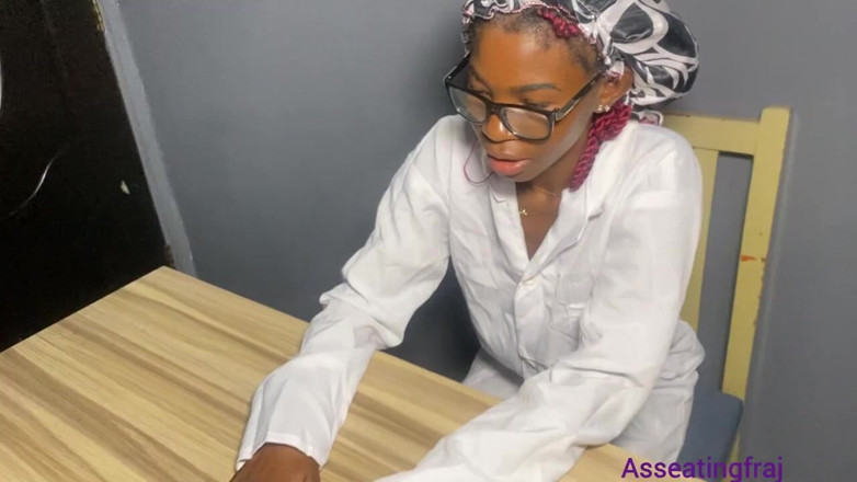 Ebony juicybutt: Cuộc hẹn của bác sĩ của tôi hóa ra là...
