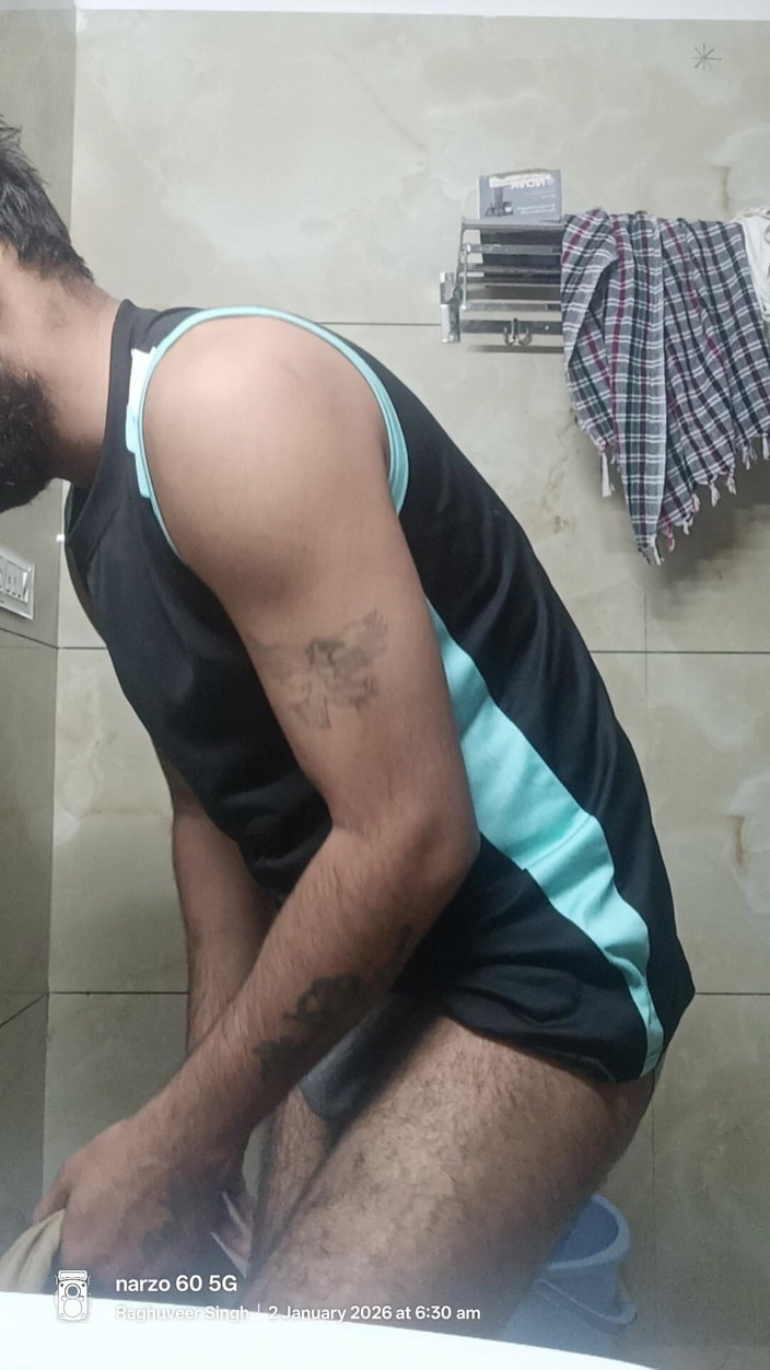 Rajasthani-old-lover: Lelaki desi India Menikmati Mandi Dan Pertunjukan Melancap Dengan Pegawai...