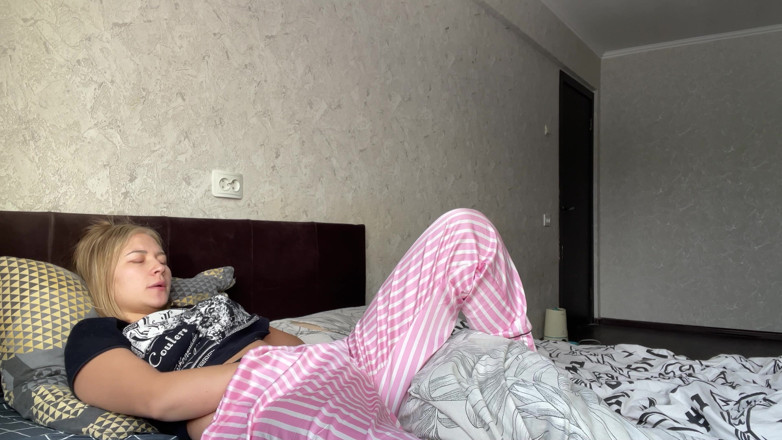 Stacy_via: Ibu tiriku ditinggalkan sendirian di rumah dan dicrot 2 kali