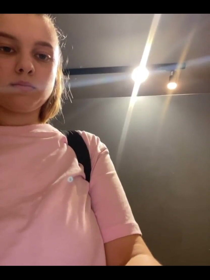 JuiceLussie: Anal pentru prima dată în public