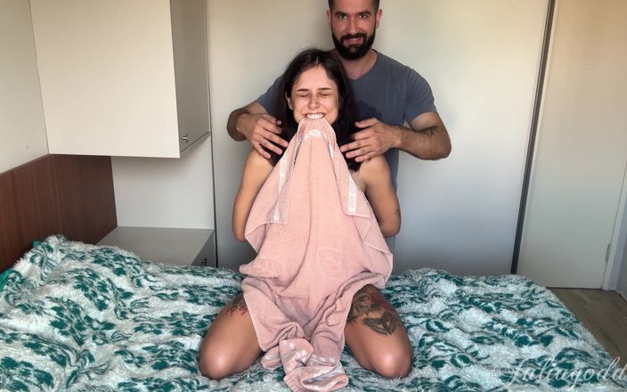Shamelesscouple: Julia první lechtání a výzva video