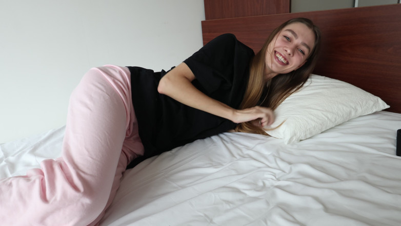DanaTella: Jogando Novo Jogo com a Meio-Irmã Gostosa - Sonya Super Terapia