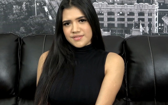 XXX Job Interviews: Drobná kočka žádá o asistentku, která je ošukaná a vystříkaná do...