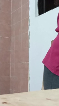 Maman BBW dans la cuisine montre ses seins et son string