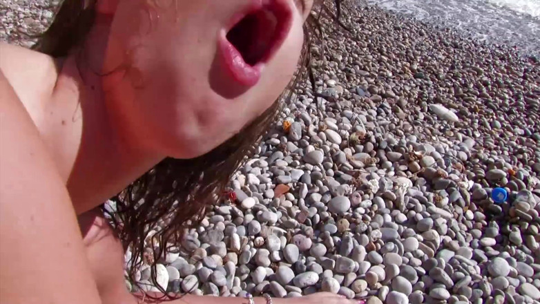 German amateur - 100% German hardcore videos: La bella mora si fa trapanare la figa e il...