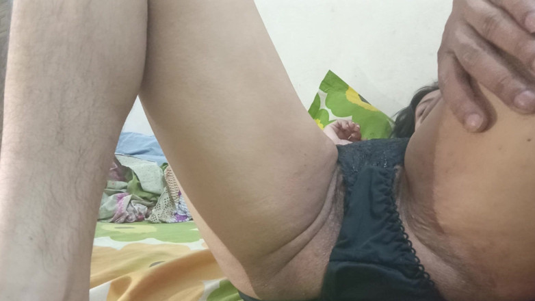Desimomlover: El amigo del hermano mayor me folla en el dormitorio