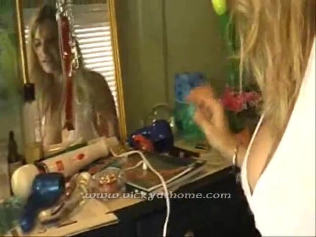 薇姬·維特: Classic Vicky Vette 阴户剃光