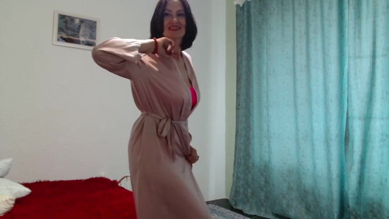 ANGELA_LADY: Scopata la sua figa pelosa e mostra a tutti un...