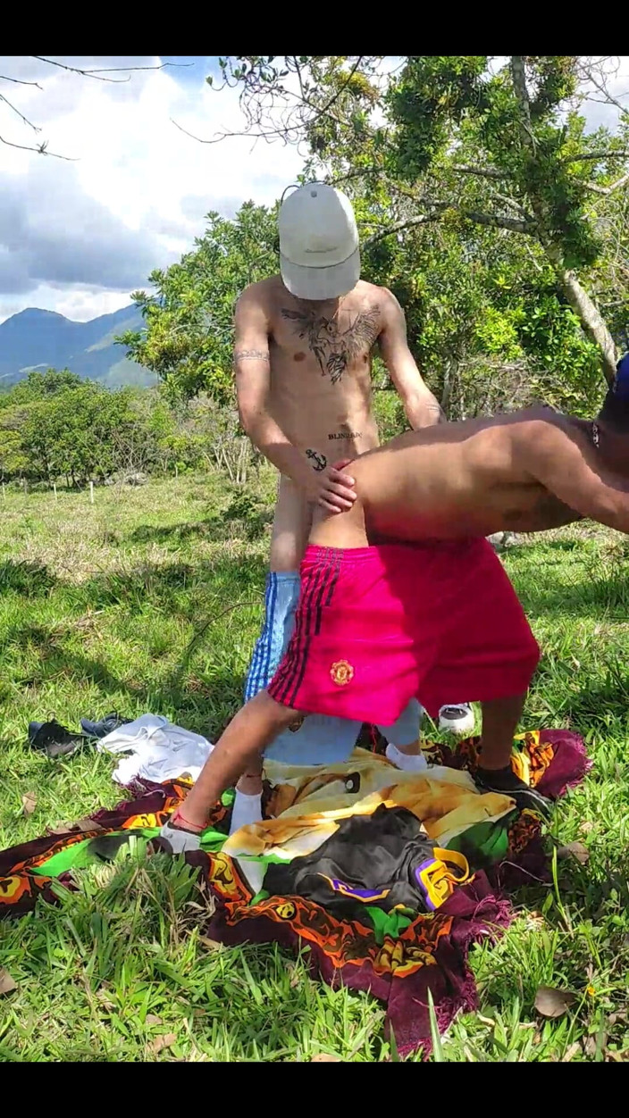 Skinny23cm: Трахаю дупу гетеросексуала в сільській місцевості