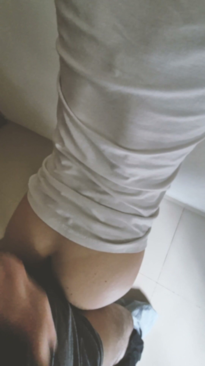 Branquinha De Leite: Baju besar, seluar dalam - blowjob ruang tamu dan kongkek berdiri