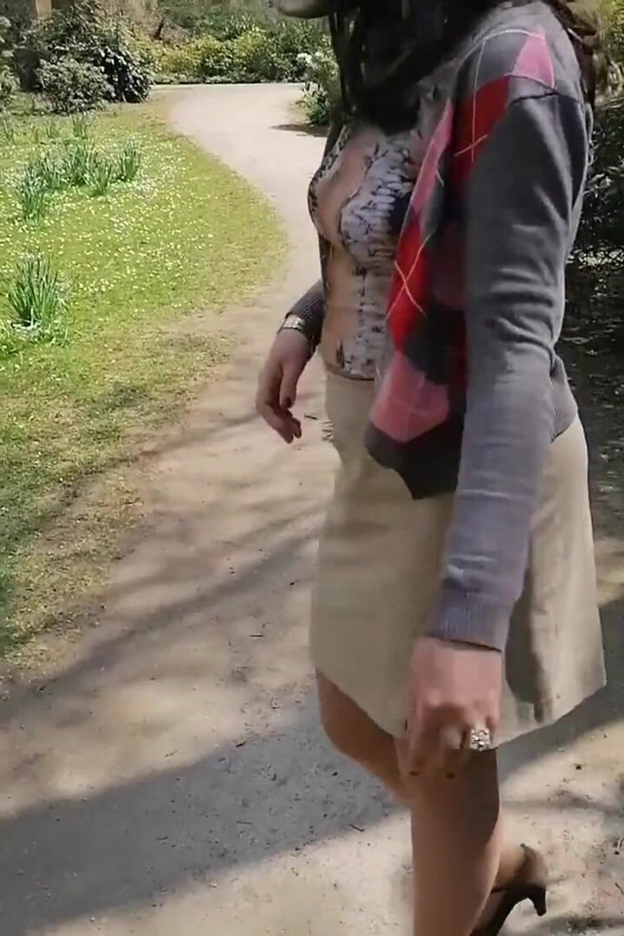 Mike Vonberg: Passeggiata attraverso il parco con una bella troia con la...