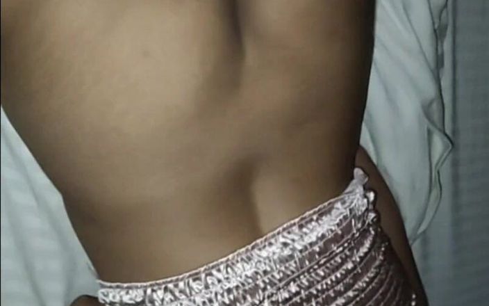 Trisha Hotness: वह चाहती है कि मैं पीछे से उंगली करूं और उसका वीर्य निकालूं