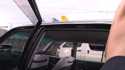 Japan X: Asian babe gets sex in a car and gives squirt...