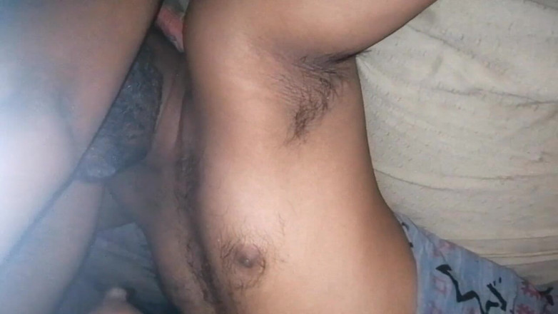 Tina Baby: 이 젖탱이를 빠는 것은 내 여동생을 법에서 발정나게 만들고 여러 가지 방법으로 나를 따먹게 만들었다.