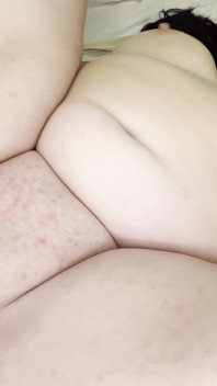 Lelaki cuckold membawa isterinya berkongkek dengan kekasih yang mempunyai zakar besar dan tebal