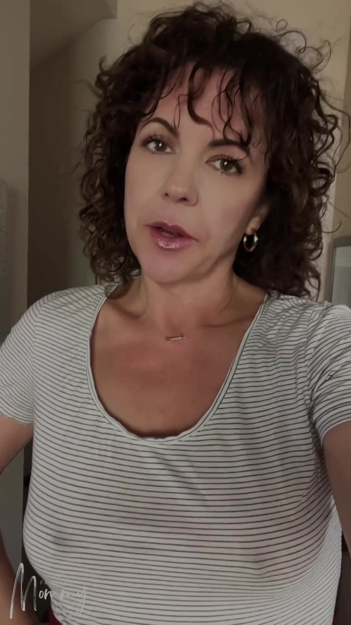 YourFavoriteMommy: Your Neighbor Becomes Your Stepmom