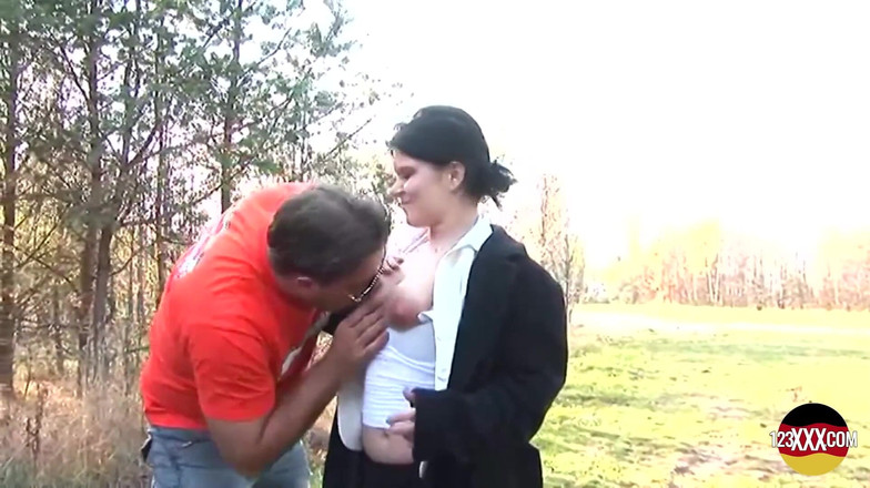 123XXX - Fucked Amateurs in Germany!: Svůdná brunetka šuká v parku