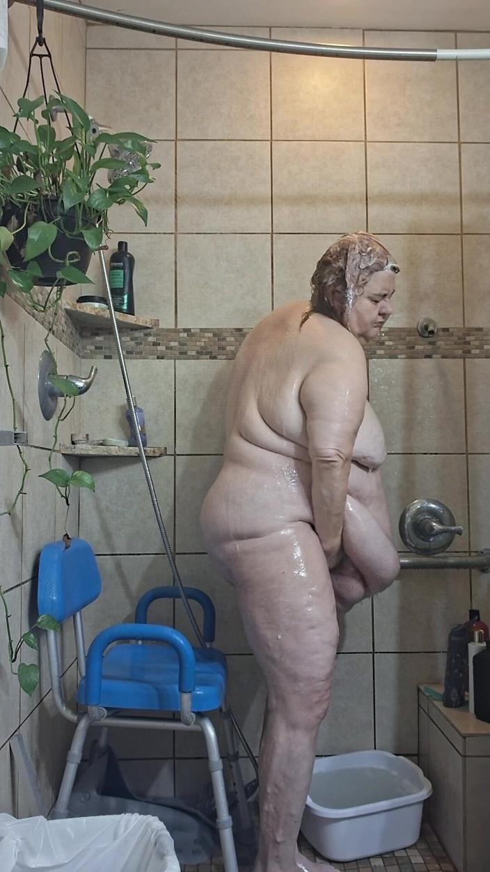 BBW nurse Vicki adventures with friends: Vicki, Zdravotní Sestra S Velkou Kráskou, Je Celá Zpocená a...