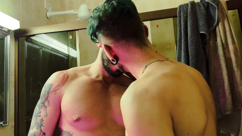 Dirty tricks gays: Thẳng thắn trong xã hội, tự do trong mông