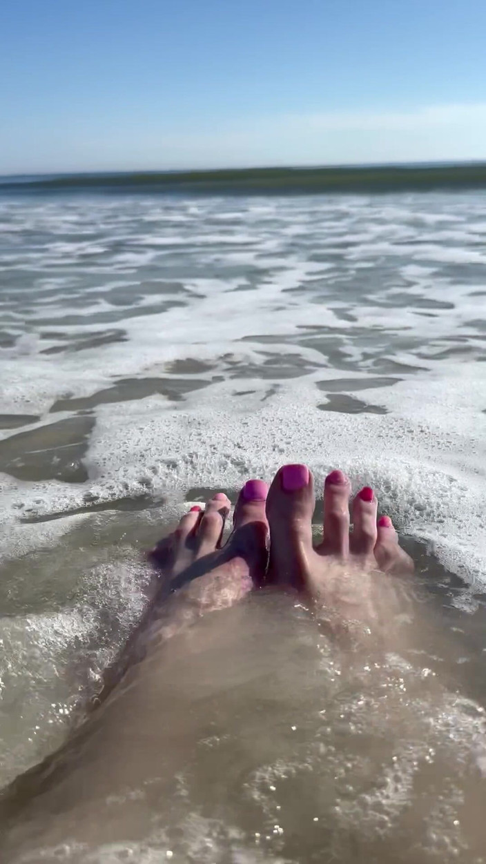 Peppermint Giantess: Olas estrellando en tamaño 16 pies y piernas