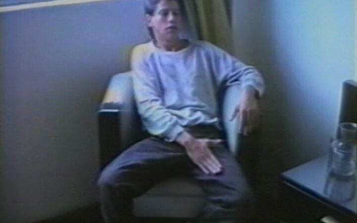 Gay RetroX VHS: Namiętny facet Fala Upałów 7