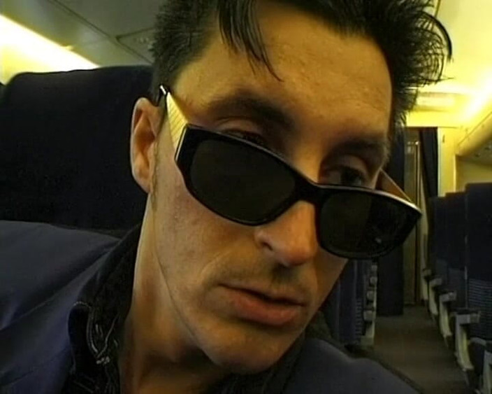 German's MILF: Německá holka hladová po ptákovi má bušený zadek v letadle