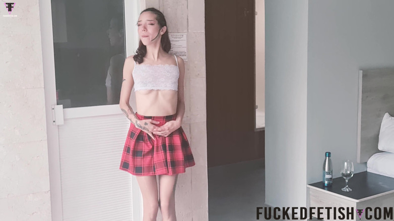 Fucked fetish: Embarras pour le premier pipi devant la caméra, contenu désespéré...