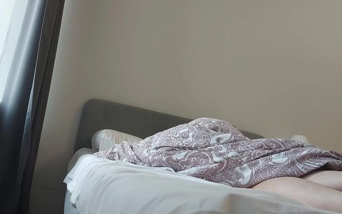 GinnaGg: Měla jsem sen o sexu, o tom, jak masturbuji chlupatou...