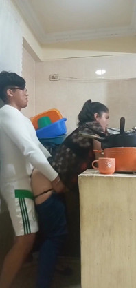 Pracownik zerżnięty w kuchni i sypialni
