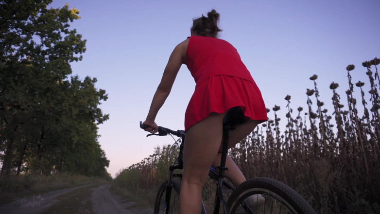 Teasecombo 4K: Hot Bicycle Ride Under Skirt Ass Worship