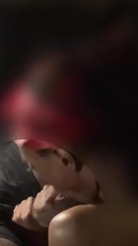 Wie fühlt sich das an papi auf deinem schwanz an?