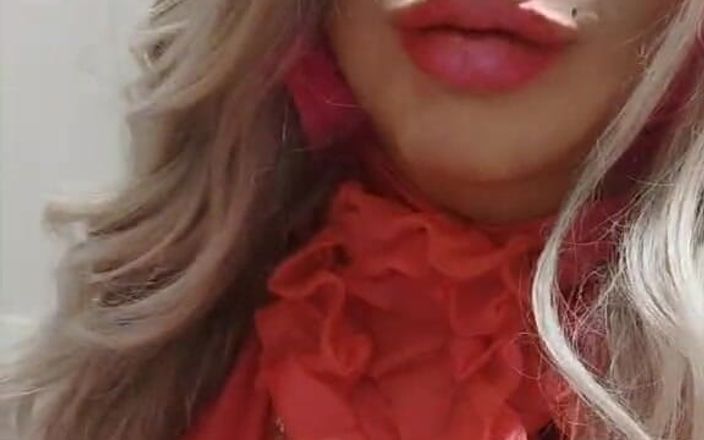 Erica Doll: Distracție cu păpușa efeminată