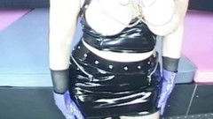 Monde Francais: 라텍스에서 보지를 가지고 노는 프랑스 도미나 플레이 보기