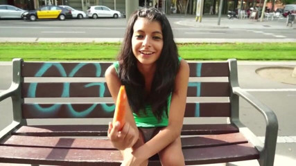 Lethal Teens: Schöne brünette wird gefickt und auf dem bett vollgespritzt