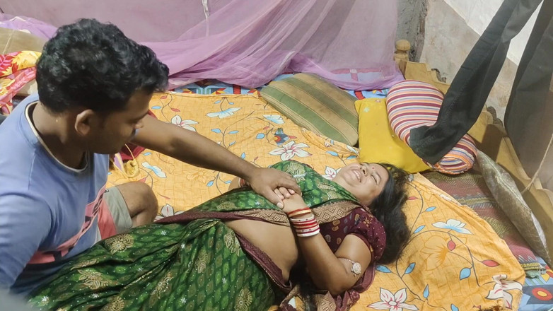 Raju Raju: Sogro curtiu fodendo a nora nua indiana desi sax vídeo