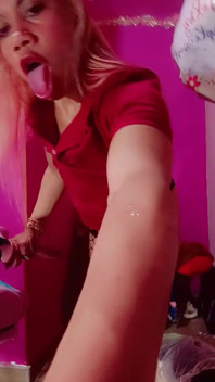 So che lo amo abito rosso sexy e calze sexy mi fanno impazzire