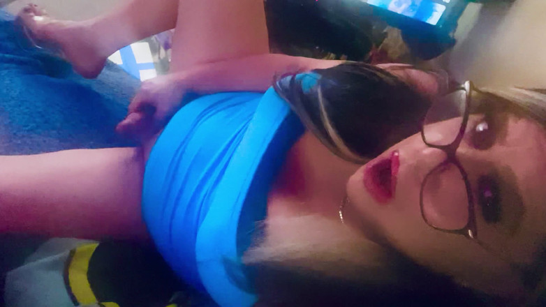 Krissy Sweets: Krissy Sweets mengusap zakarnya