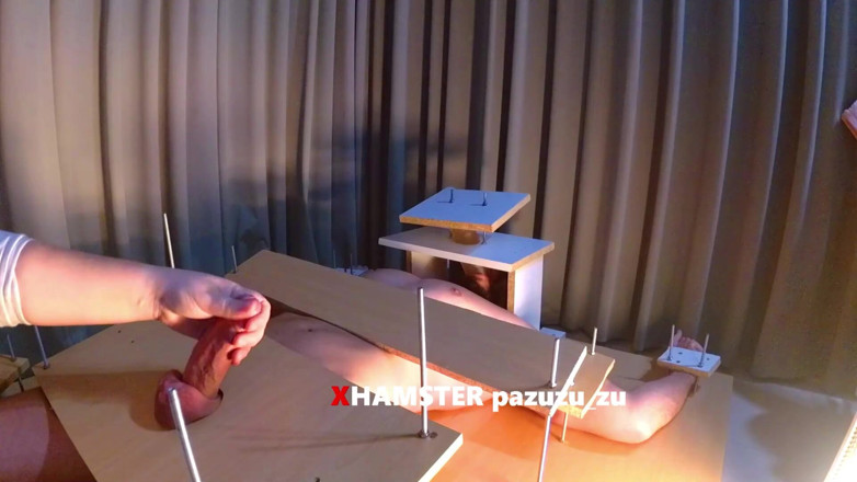 Pazuzu_zu: Pieds chatouillement + branlette FEMDOM CFNM, CBT. Orgasme ruiné + tourment après...