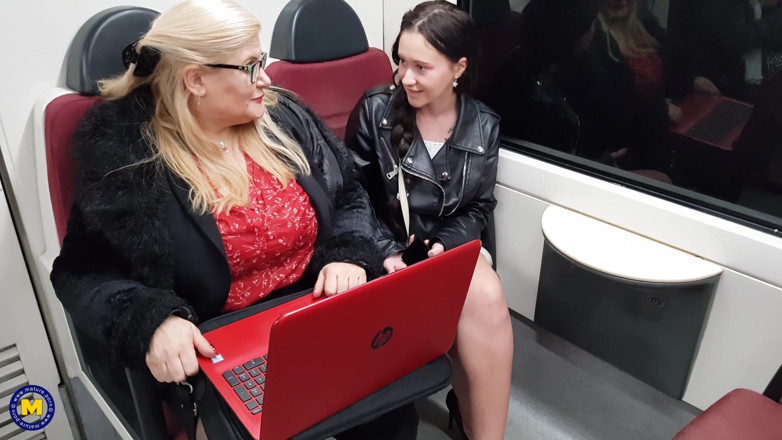 Mature NL: Vier spanische milfs und ein frecher teenager sind alle an...