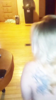 Wifey sendo brincalhona com marido