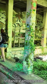 Vlog August Urbex, podwójny seks oralny i dildo