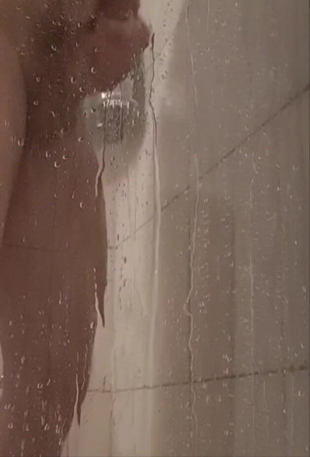 Simple: Melancap di bilik mandi 1