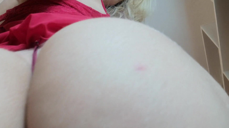 Erotic Tanya: Pârțuri roșii cu vedere la persoana 1 cu pârțuri