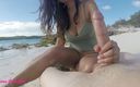 Asian Good Girl: Branlette sur la plage naturiste par une bonne asiatique