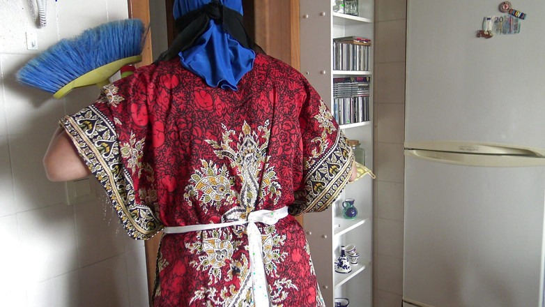 Souzan Halabi: Servitoare arabă curăță bucătăria și înghite spermă pentru sfaturi