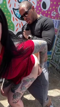 Teściowa ssie kutasa i jebana na Vegas Blvd, aby dostać creampie