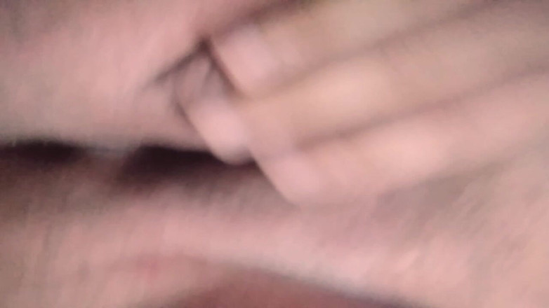 Cum on me porn: Kendini azgın hissediyorum, sıkı vajinamı parmaklıyorum